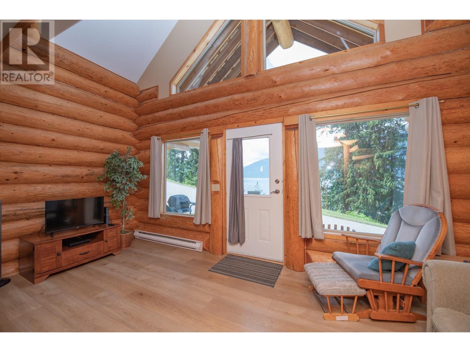 1710 6 Highway, Nakusp