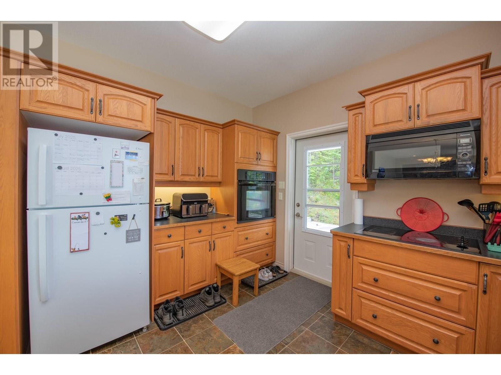 1710 6 Highway, Nakusp
