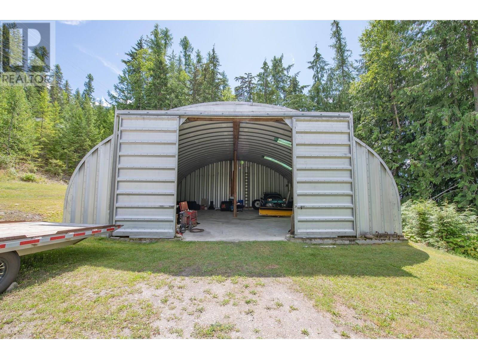 1710 6 Highway, Nakusp