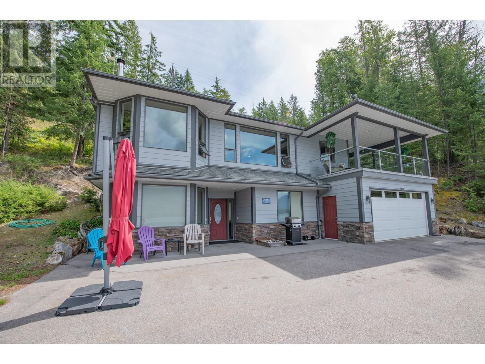 1710 6 Highway, Nakusp