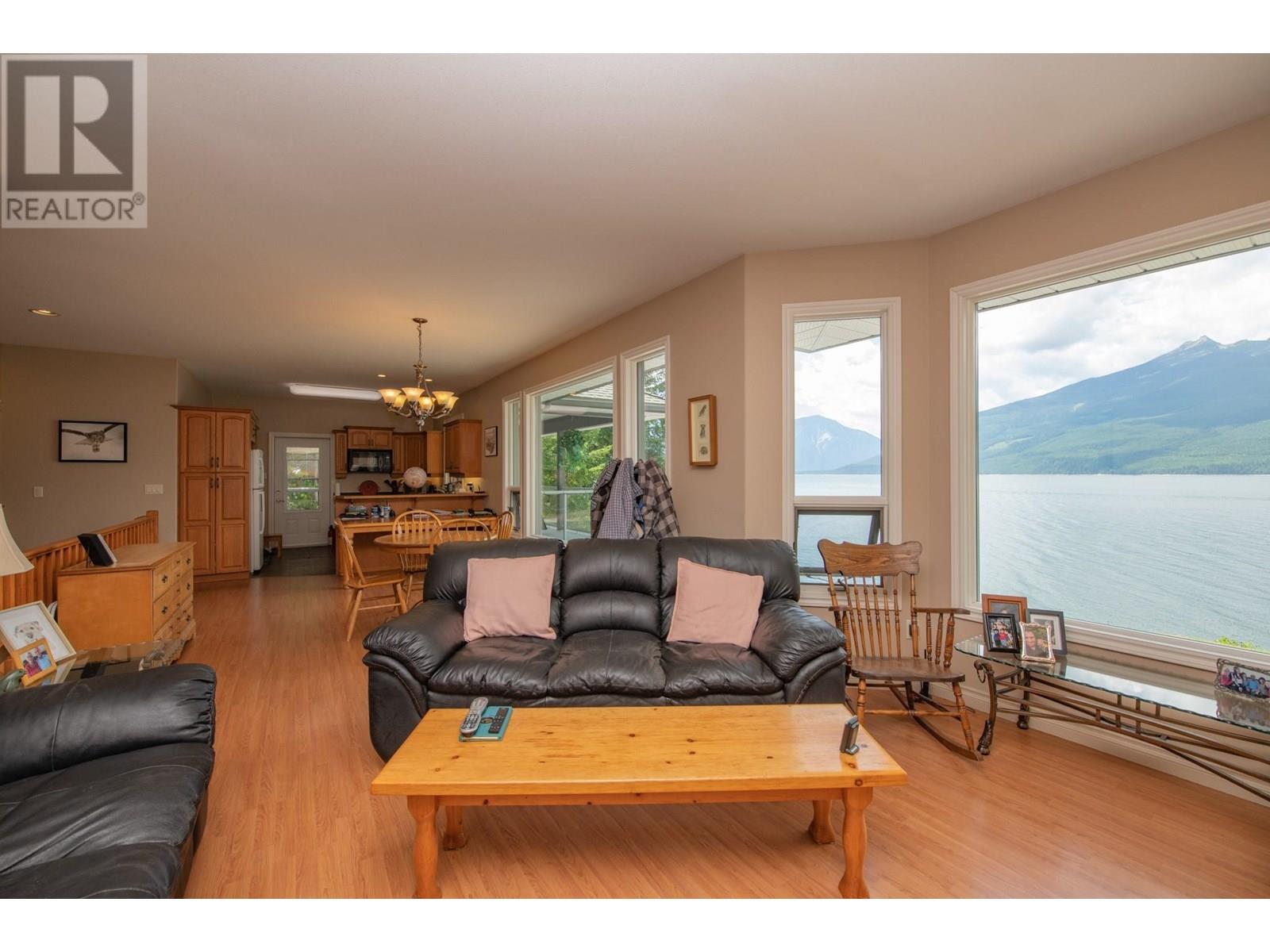 1710 6 Highway, Nakusp