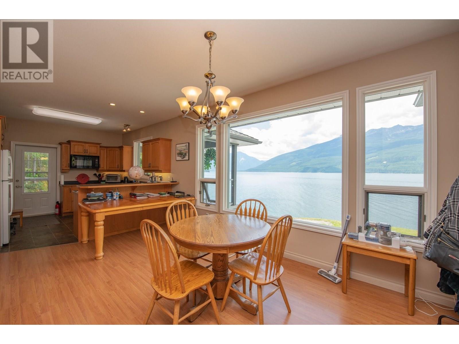 1710 6 Highway, Nakusp