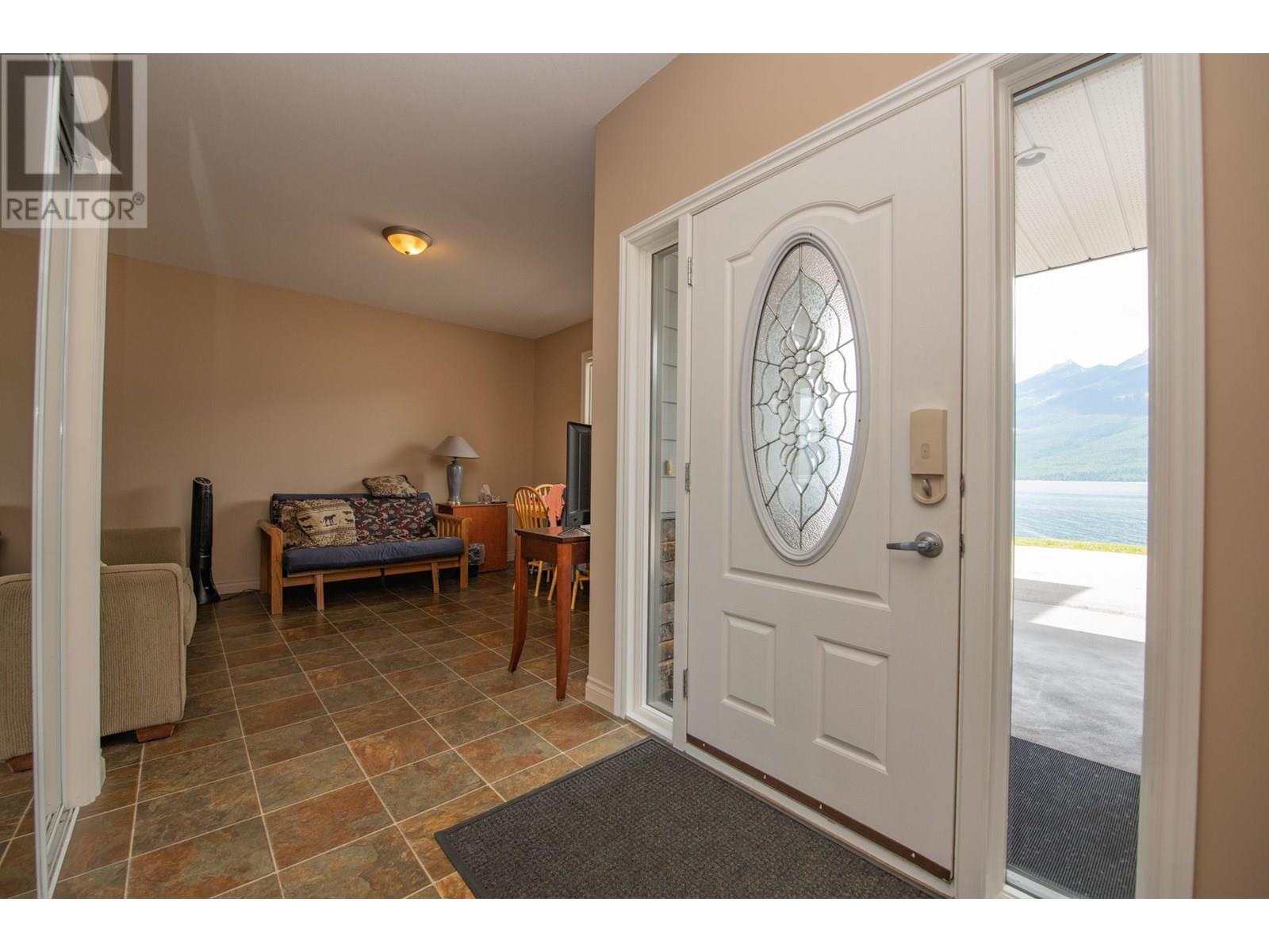 1710 6 Highway, Nakusp