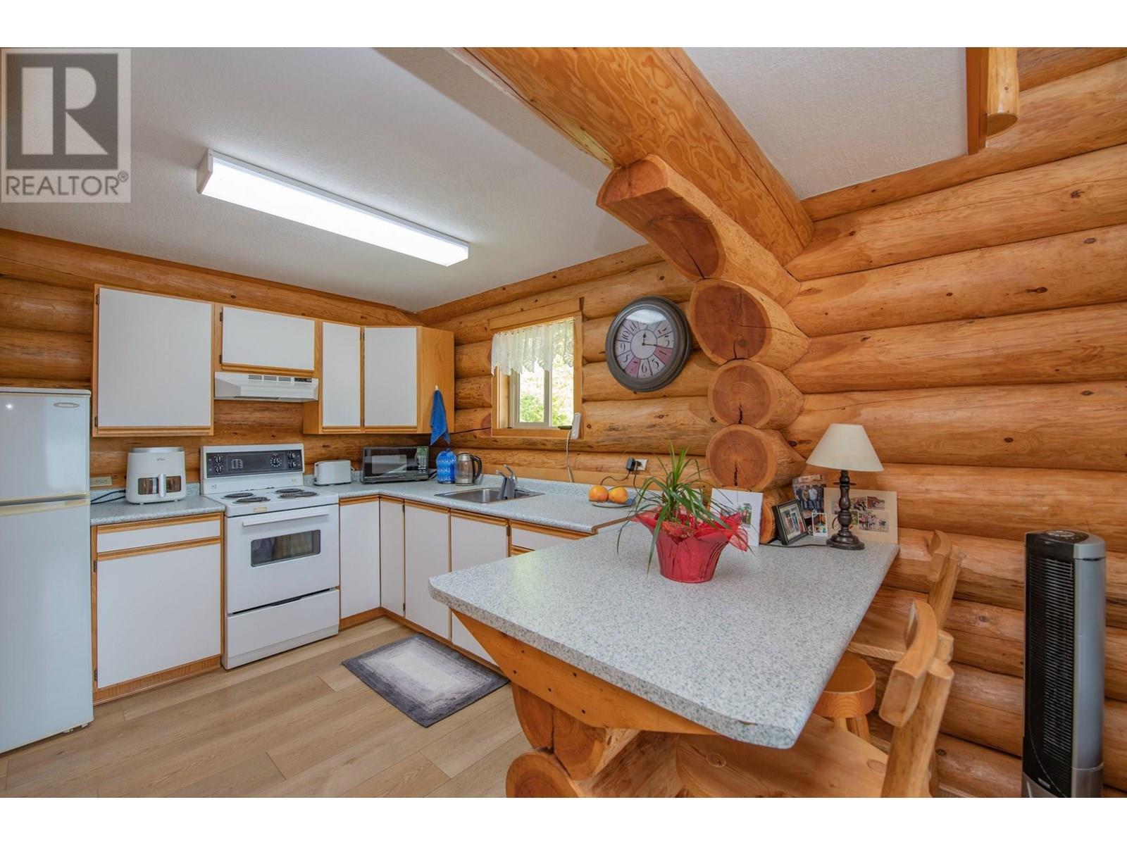 1710 6 Highway, Nakusp