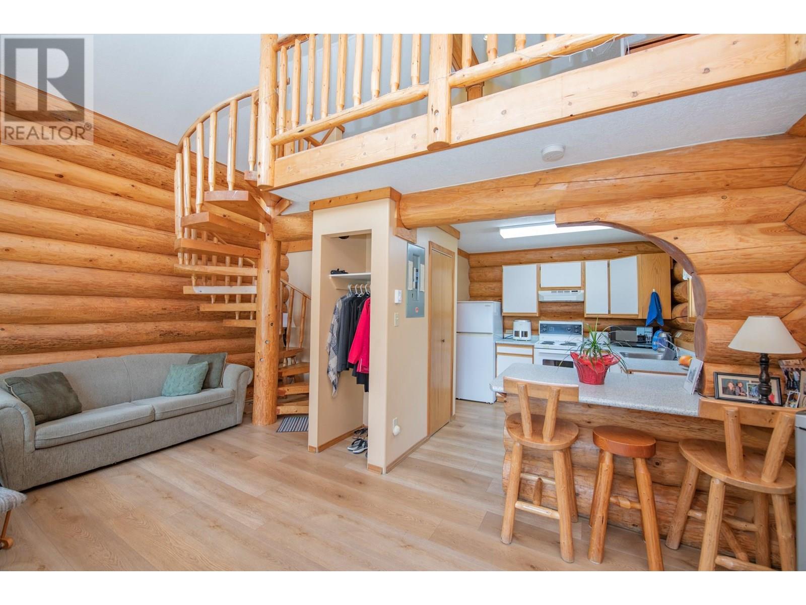 1710 6 Highway, Nakusp