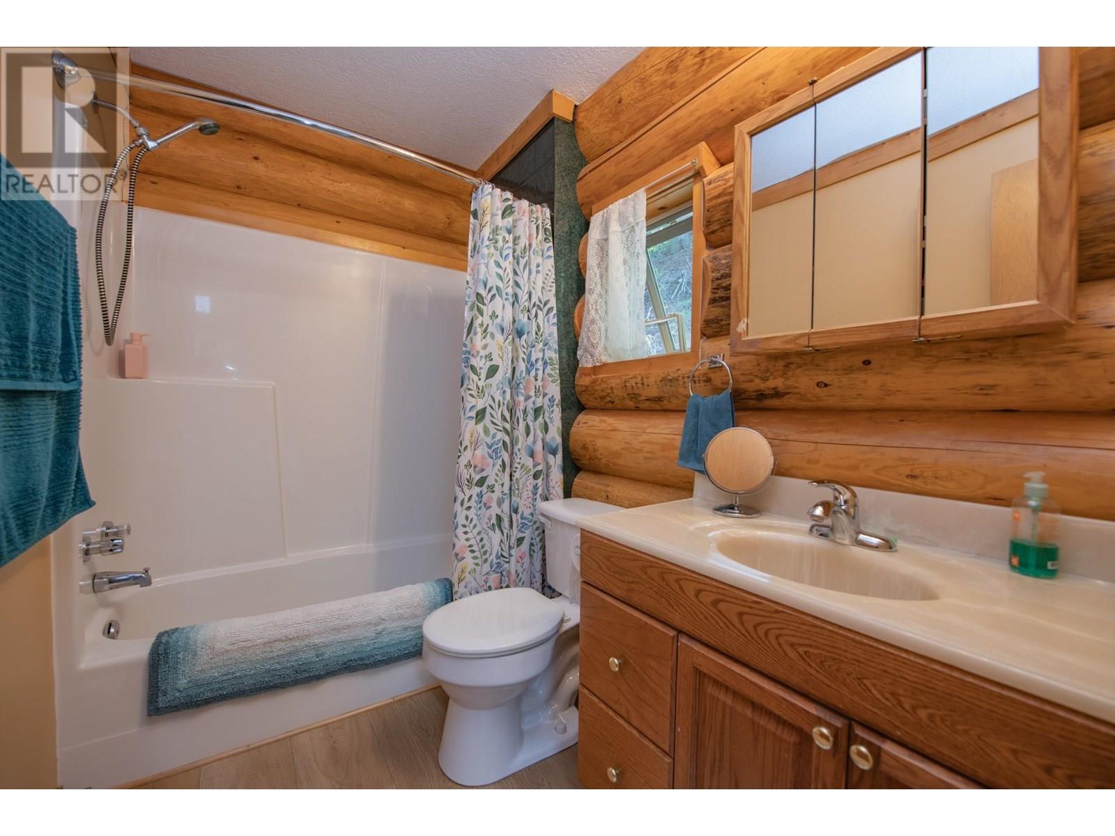 1710 6 Highway, Nakusp