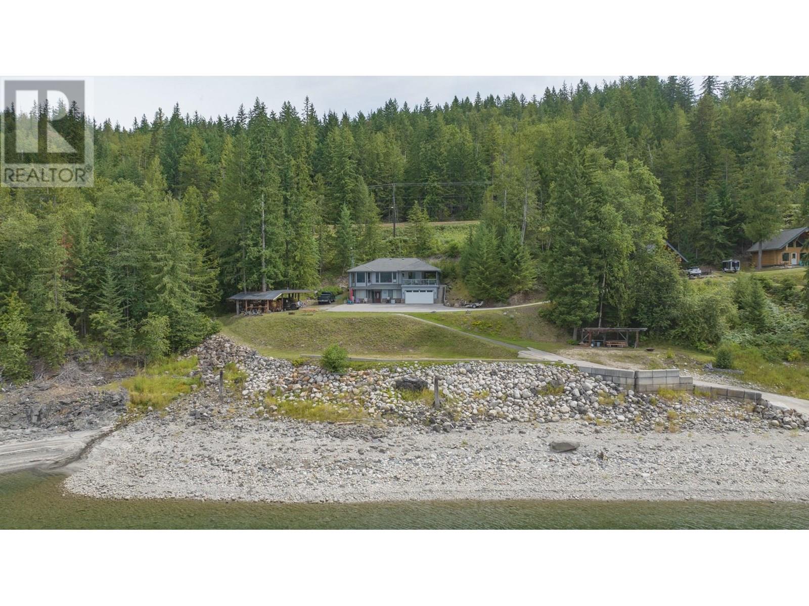 1710 6 Highway, Nakusp