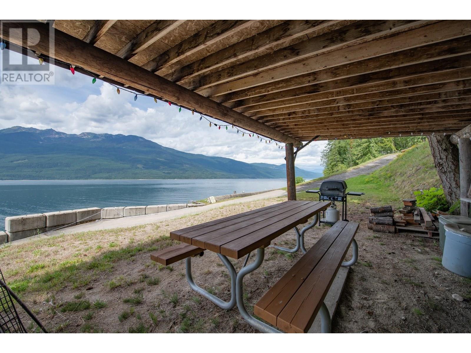 1710 6 Highway, Nakusp