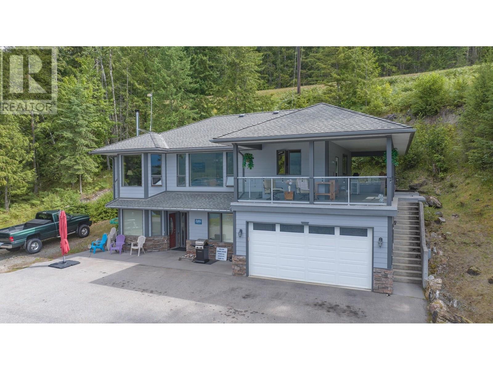 1710 6 Highway, Nakusp