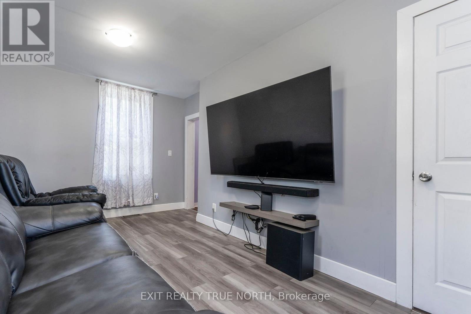 Photo 13 of 192 Manly Street, Midland ON