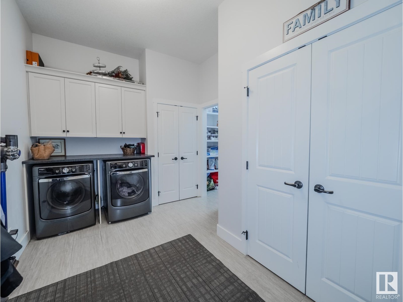 Photo 62 of 4101 49 Av, Beaumont AB