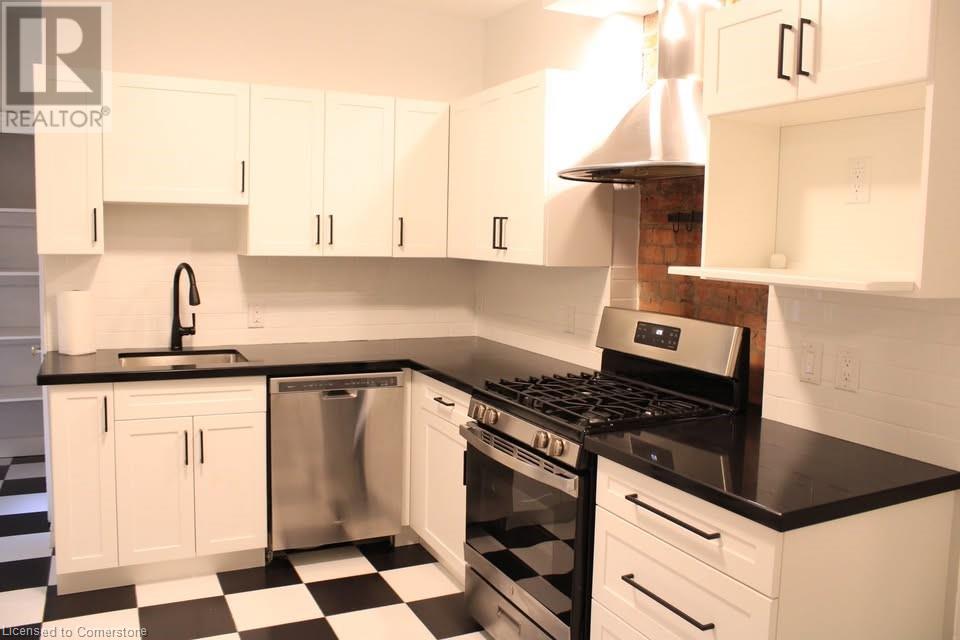 Photo 10 of 102 Grant Avenue, Hamilton ON