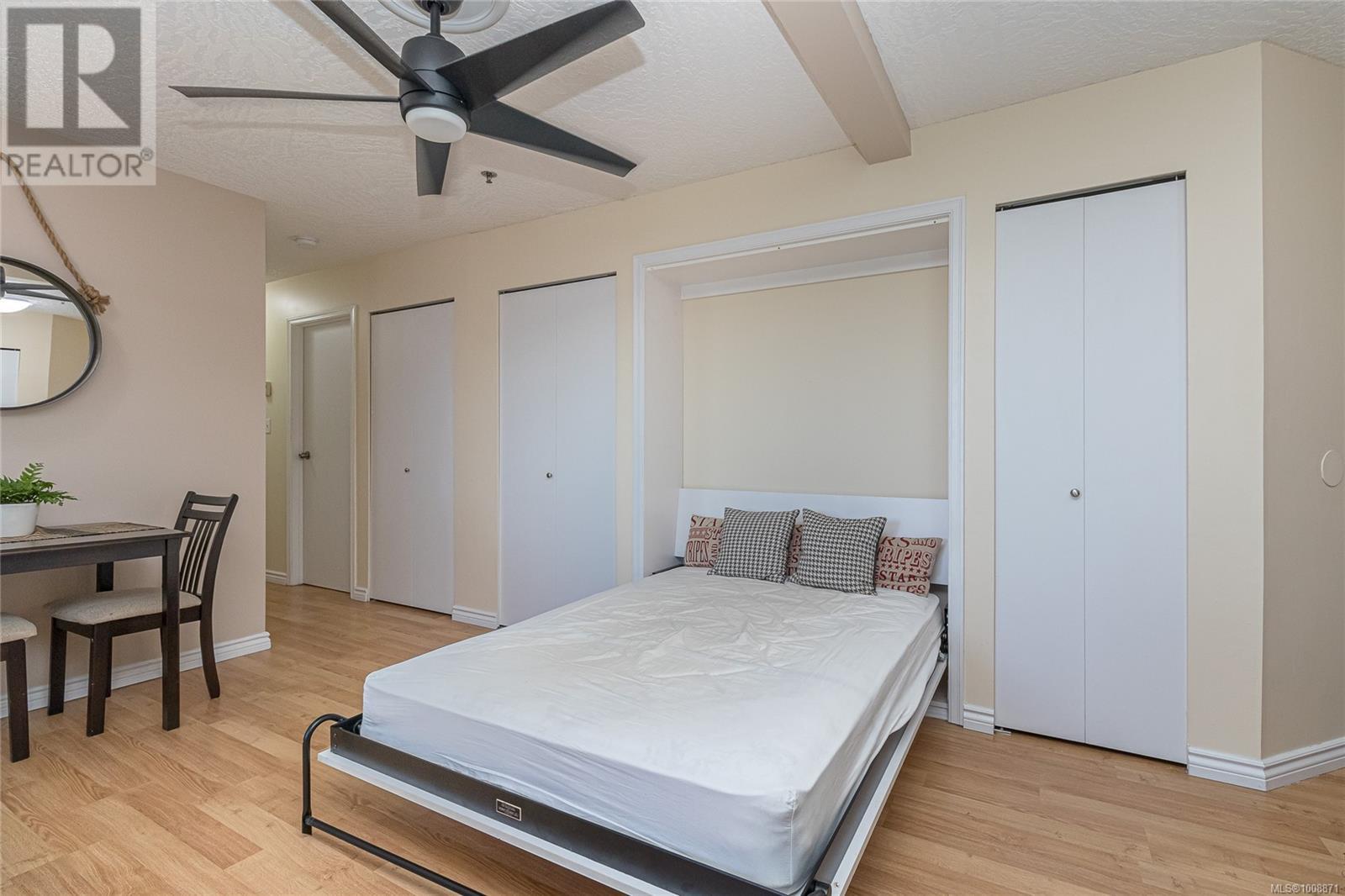 Photo 17 of 312 3460 Quadra St, Saanich BC