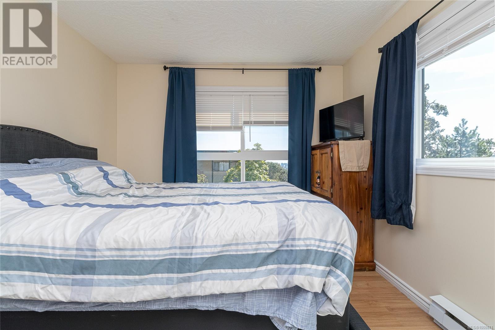 Photo 18 of 312 3460 Quadra St, Saanich BC