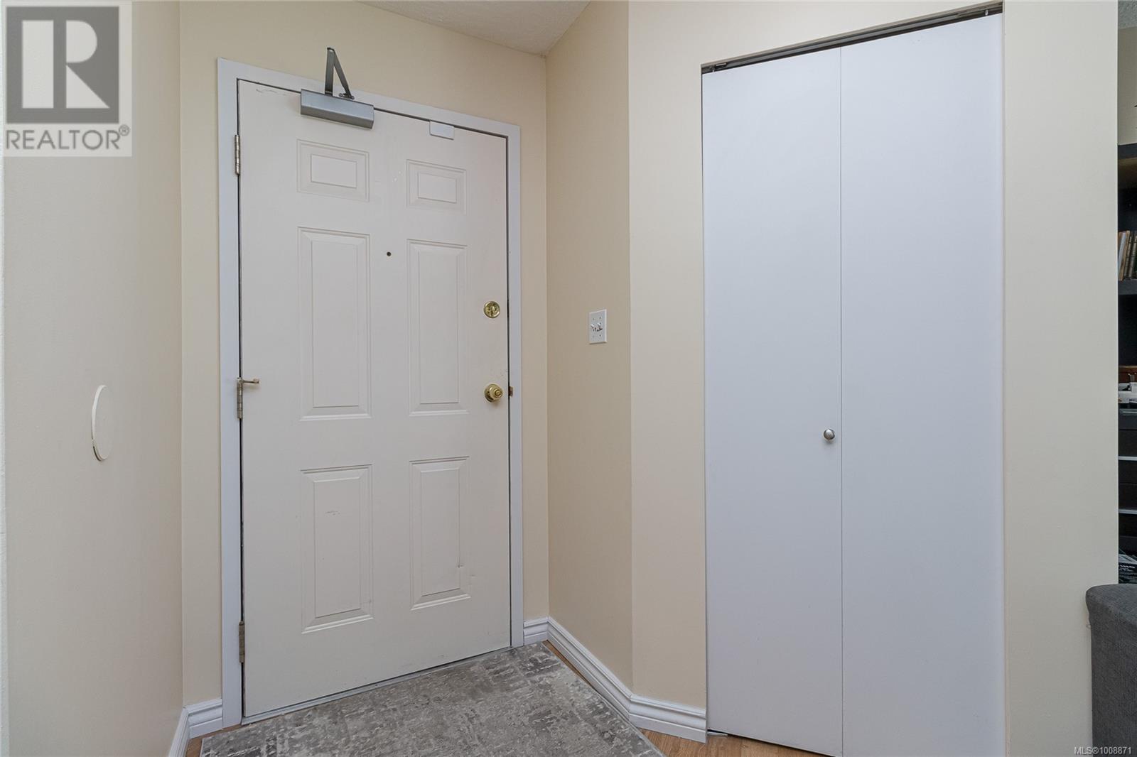 Photo 2 of 312 3460 Quadra St, Saanich BC