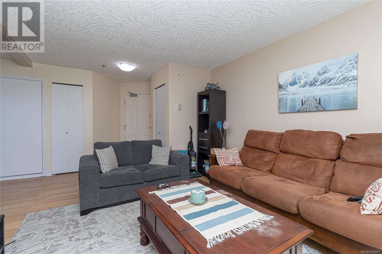 Photo 4 of 312 3460 Quadra St, Saanich BC