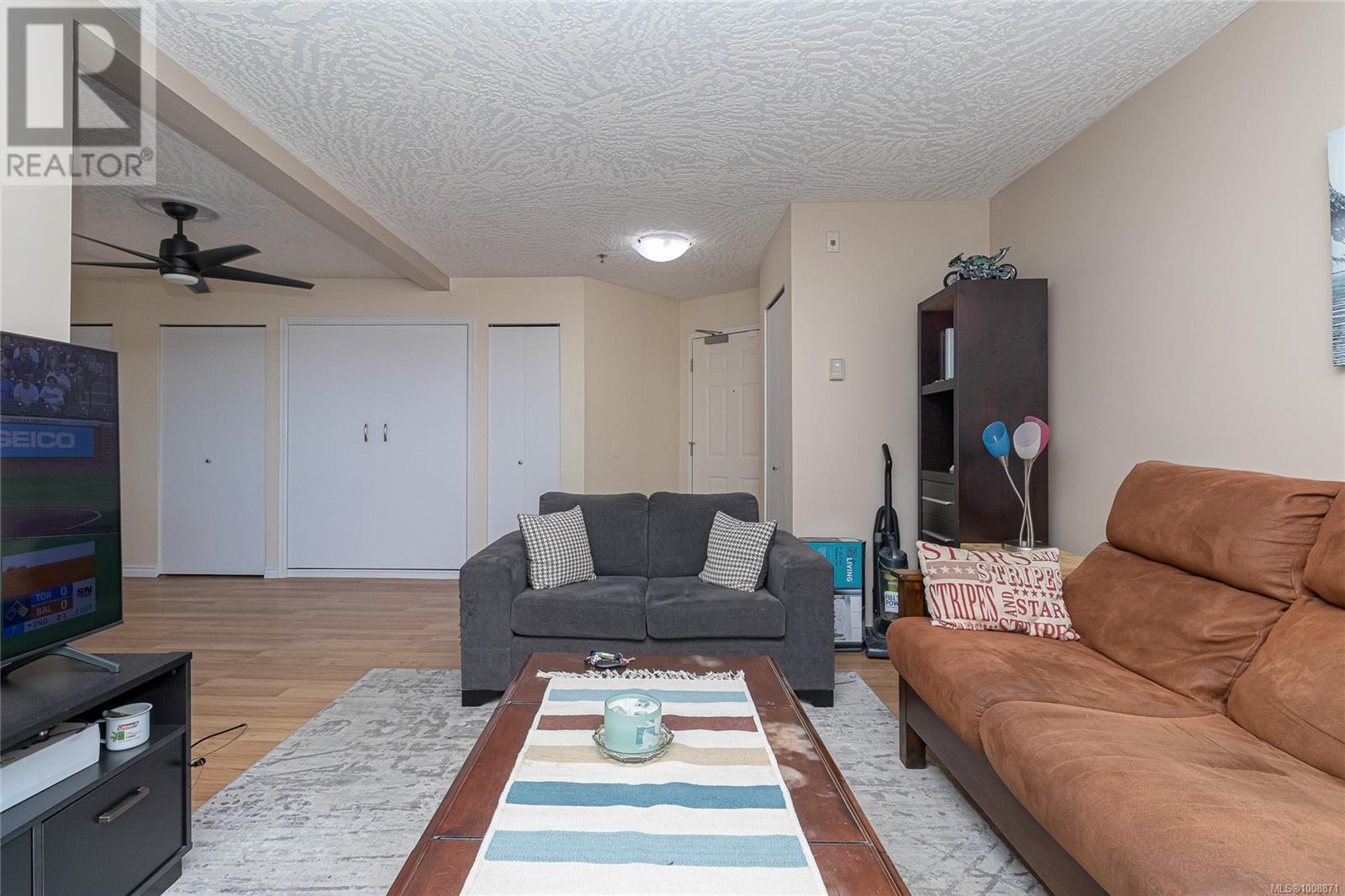 Photo 5 of 312 3460 Quadra St, Saanich BC