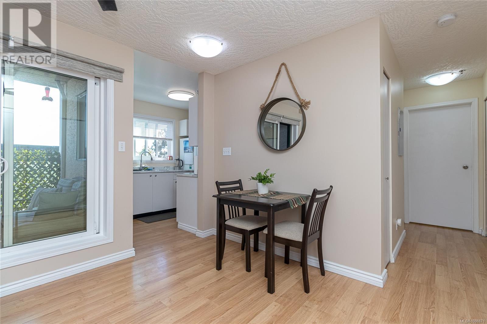 Photo 8 of 312 3460 Quadra St, Saanich BC