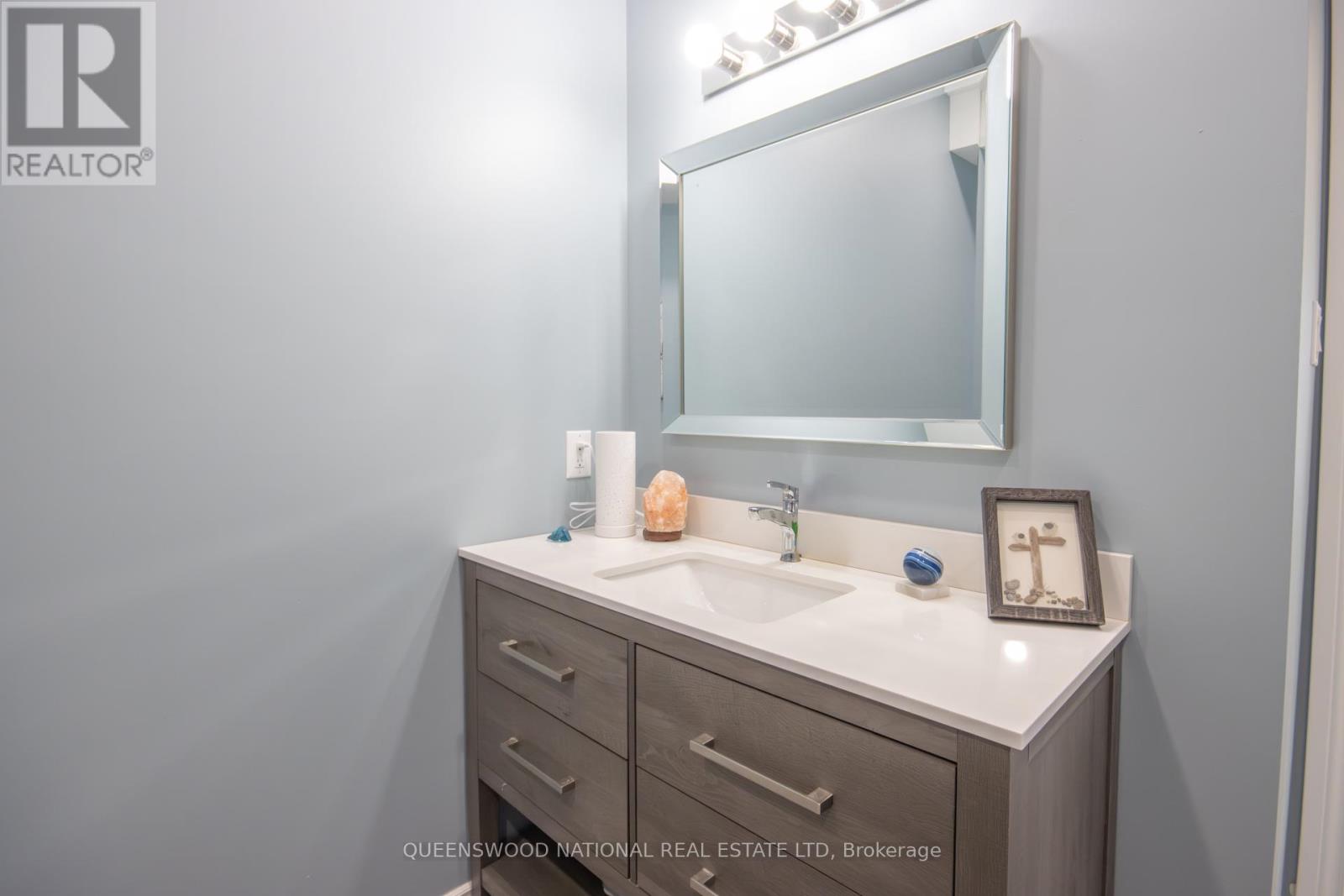 Photo 8 of 1010 Kilmarnock Road S, Merrickvillewolford ON
