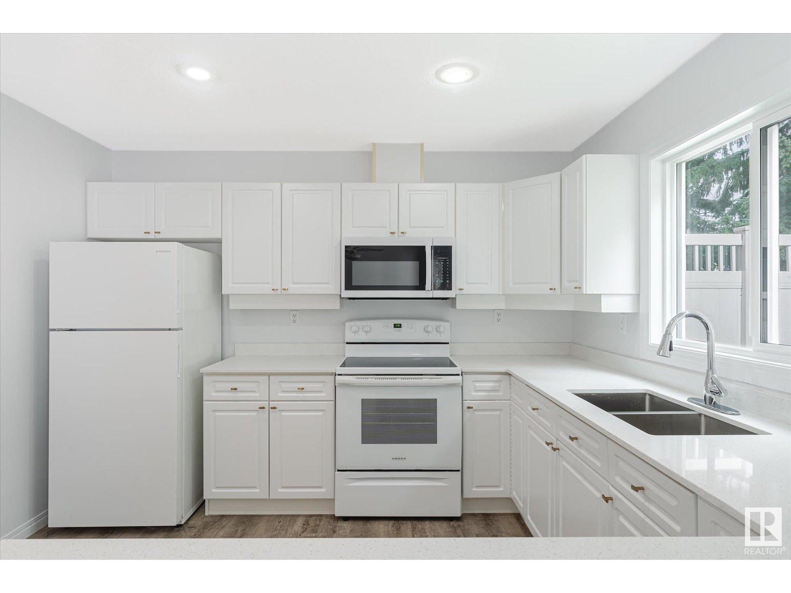 Photo 7 of 52 9630 176 St Nw, Edmonton AB
