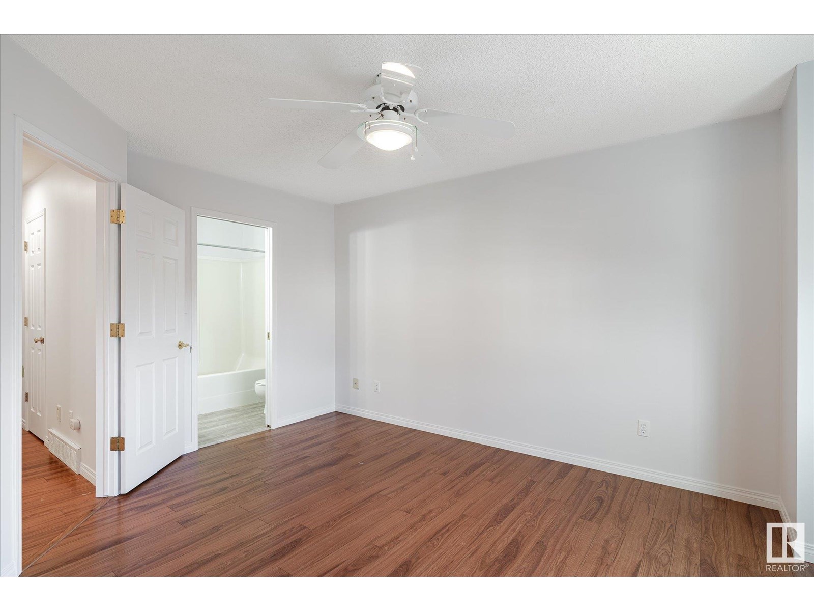 Photo 27 of 52 9630 176 St Nw, Edmonton AB