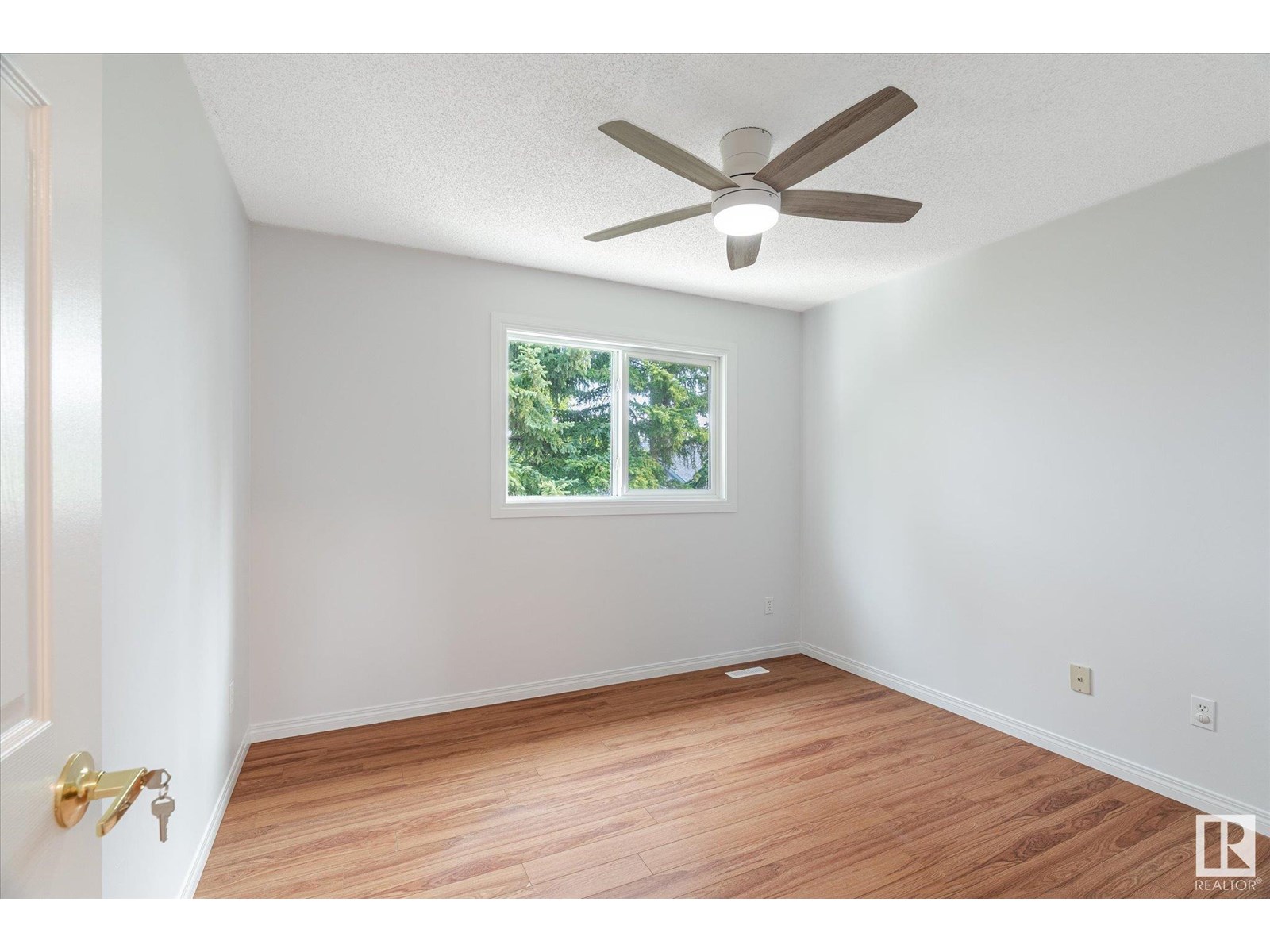 Photo 8 of 52 9630 176 St Nw, Edmonton AB