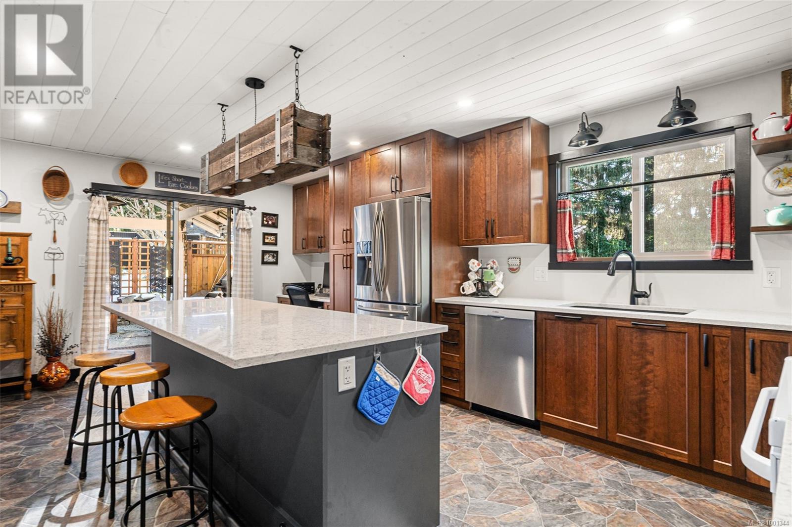 3249 Cecil Pl, Colwood