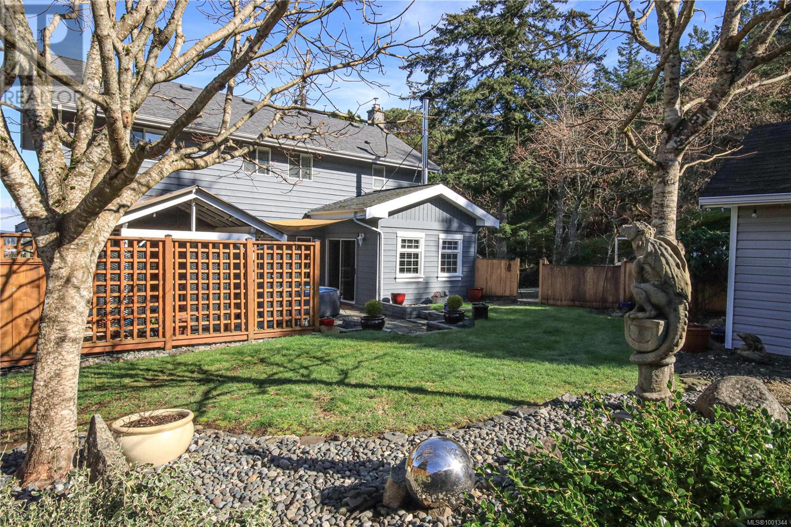 3249 Cecil Pl, Colwood
