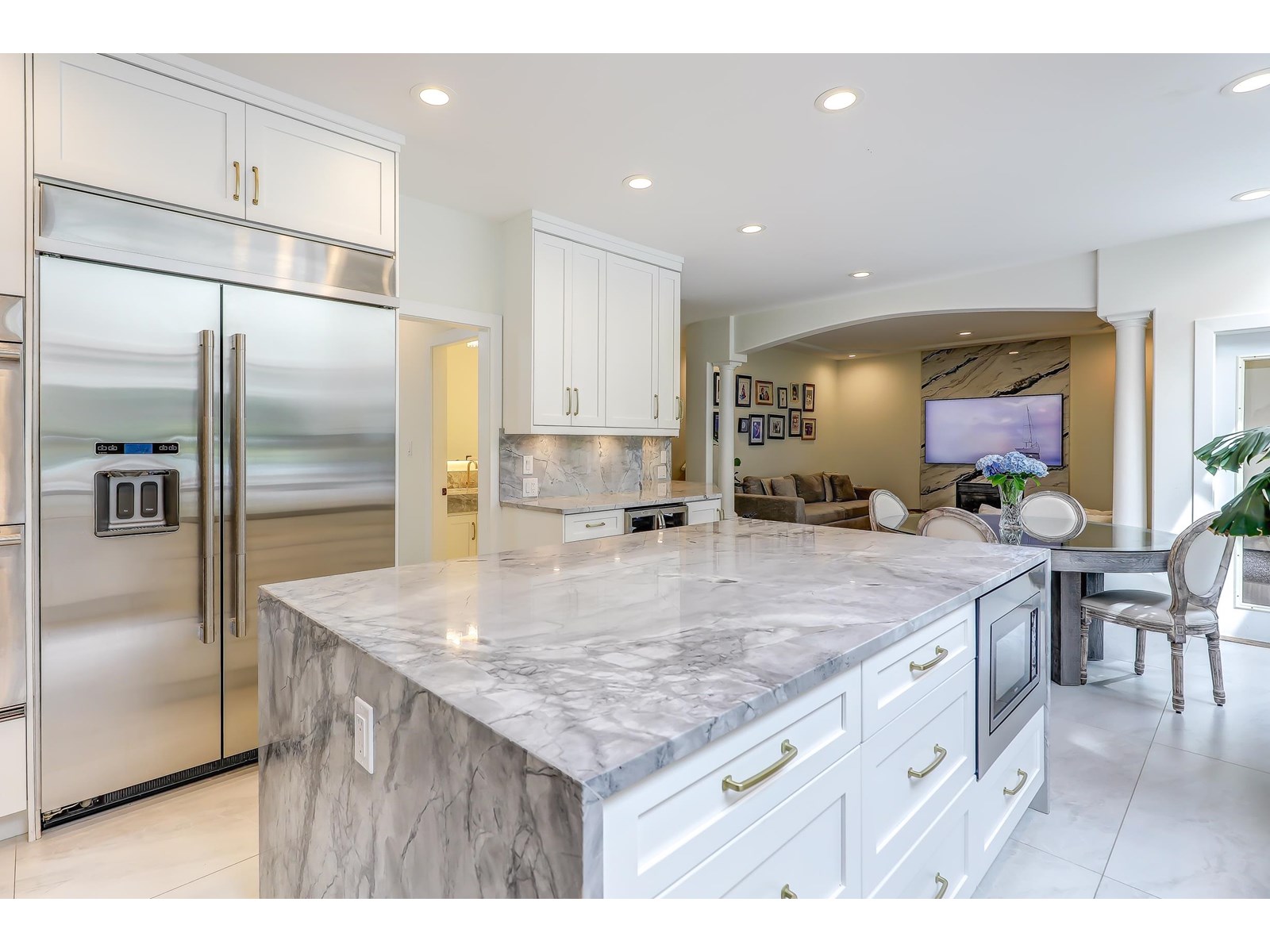 Photo 4 of 13856 19 A Avenue, Surrey BC
