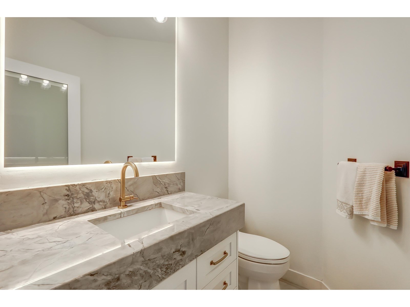 Photo 17 of 13856 19 A Avenue, Surrey BC