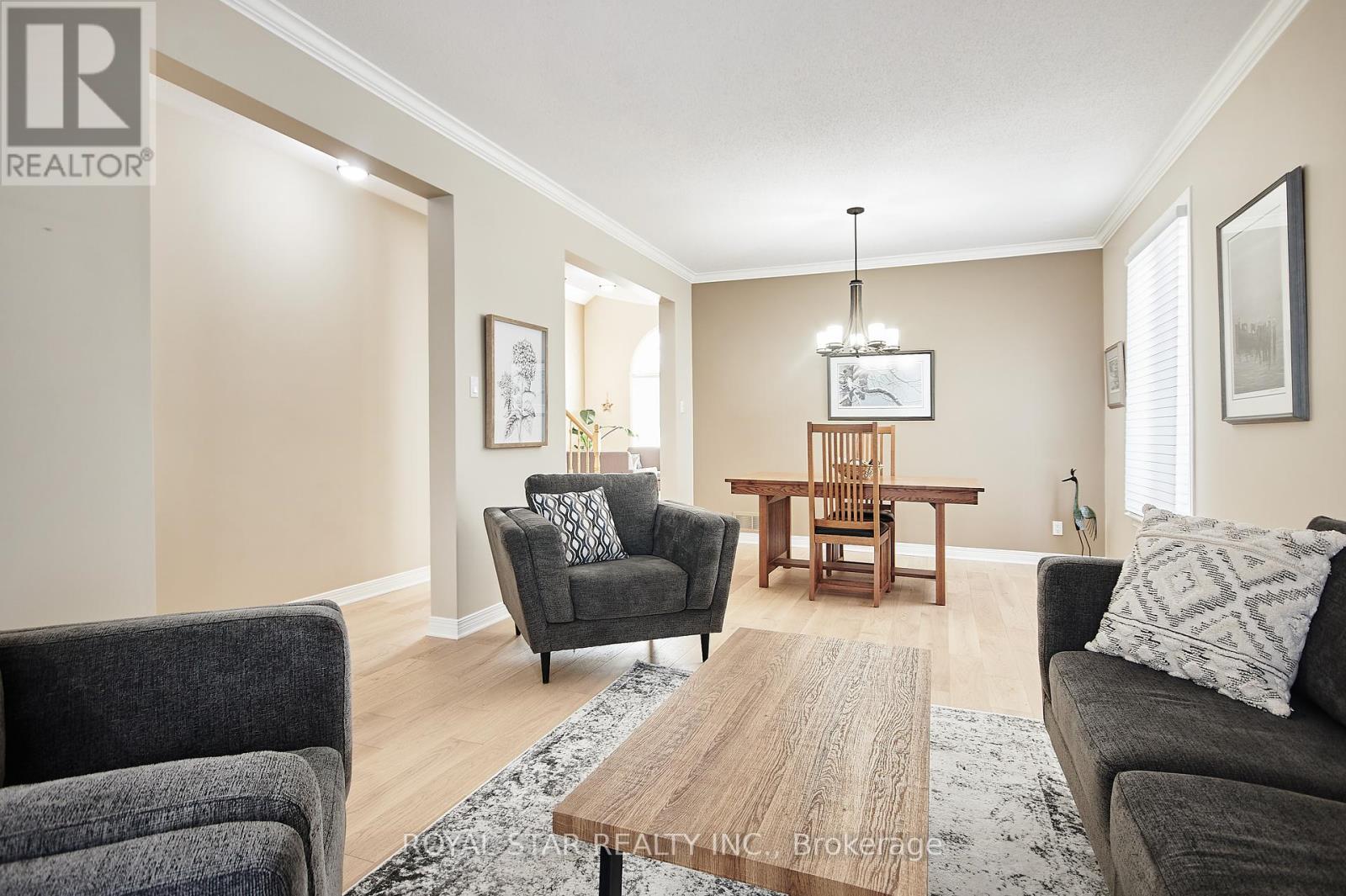 Photo 5 of 38 Rialto Way, Ottawa ON