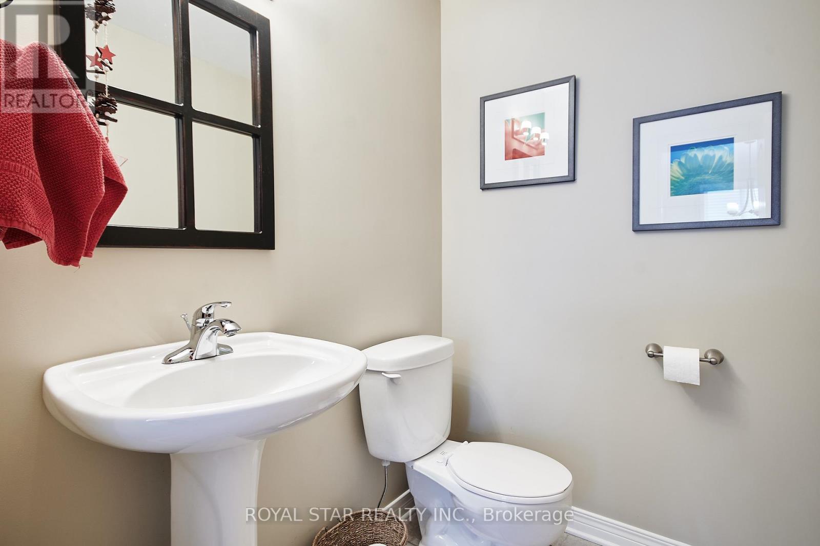 Photo 3 of 38 Rialto Way, Ottawa ON