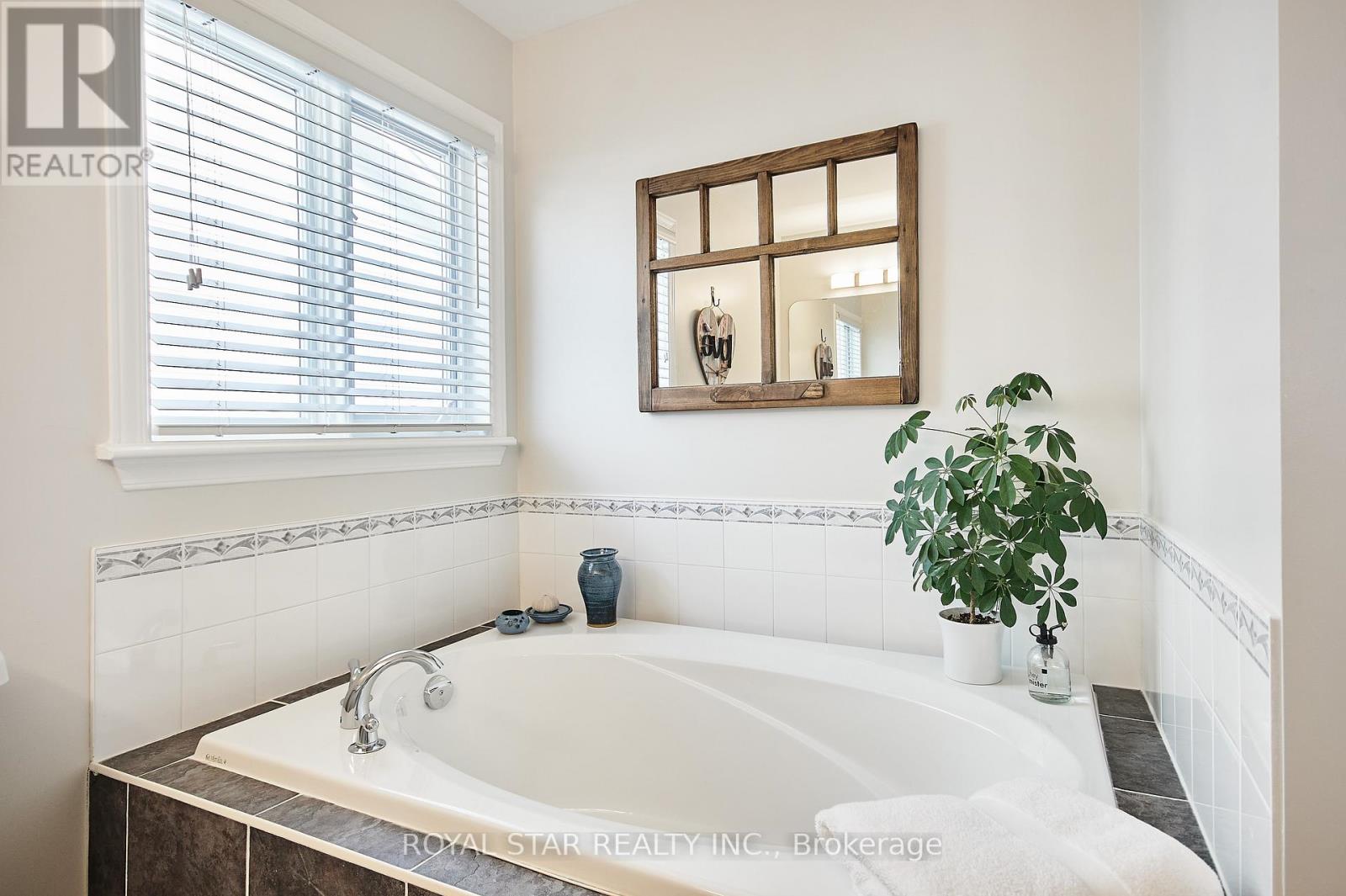 Photo 1 of 38 Rialto Way, Ottawa ON