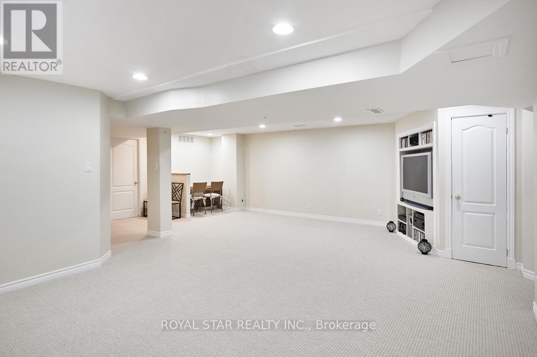 Photo 24 of 38 Rialto Way, Ottawa ON