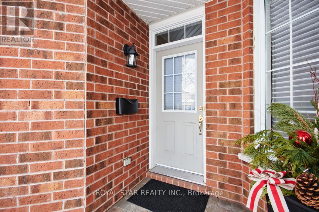 Photo 2 of 38 Rialto Way, Ottawa ON