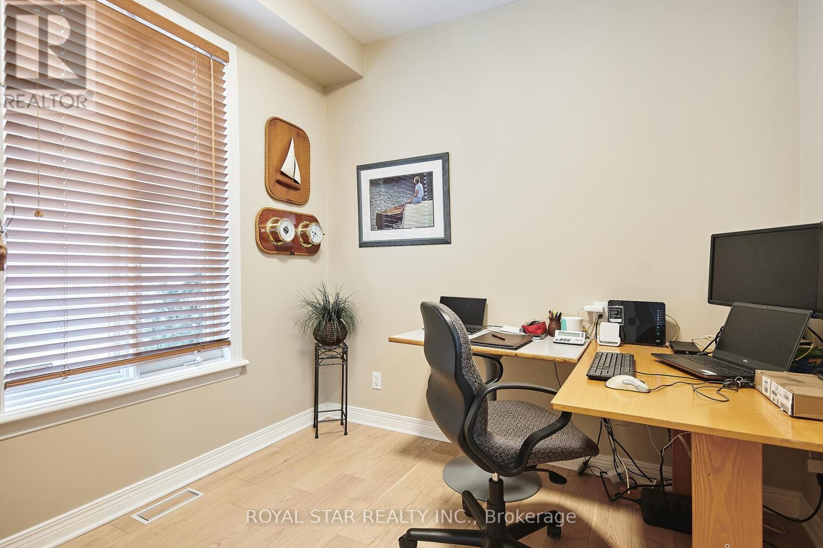 Photo 4 of 38 Rialto Way, Ottawa ON