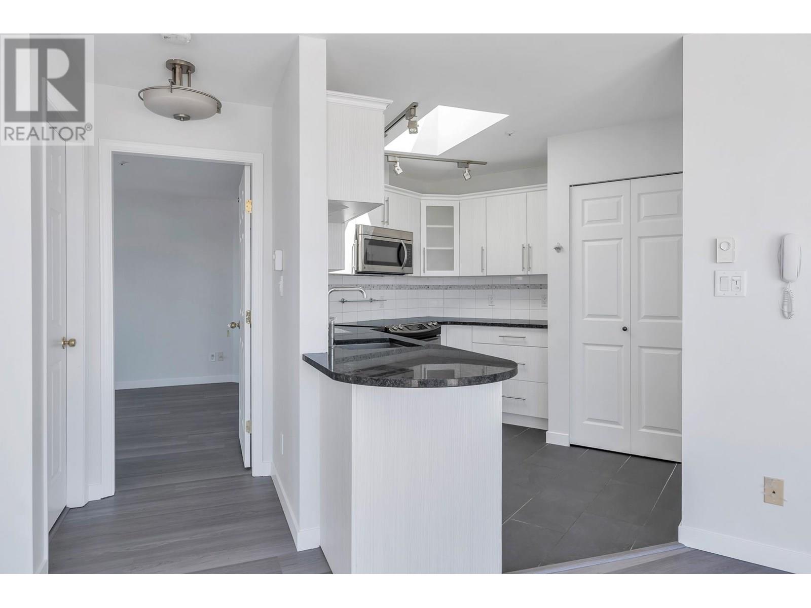 Photo 24 of 404 245 St Davids Avenue, North Vancouver BC