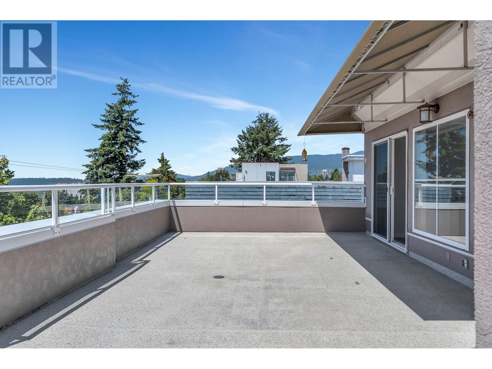 Photo 9 of 404 245 St Davids Avenue, North Vancouver BC