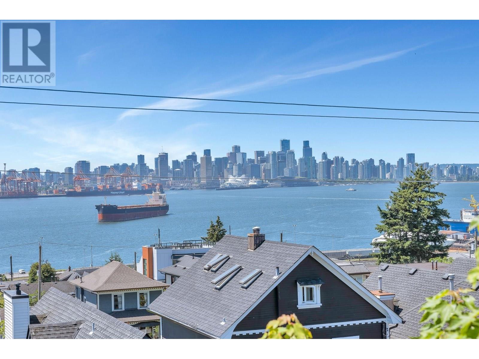 Photo 11 of 404 245 St Davids Avenue, North Vancouver BC