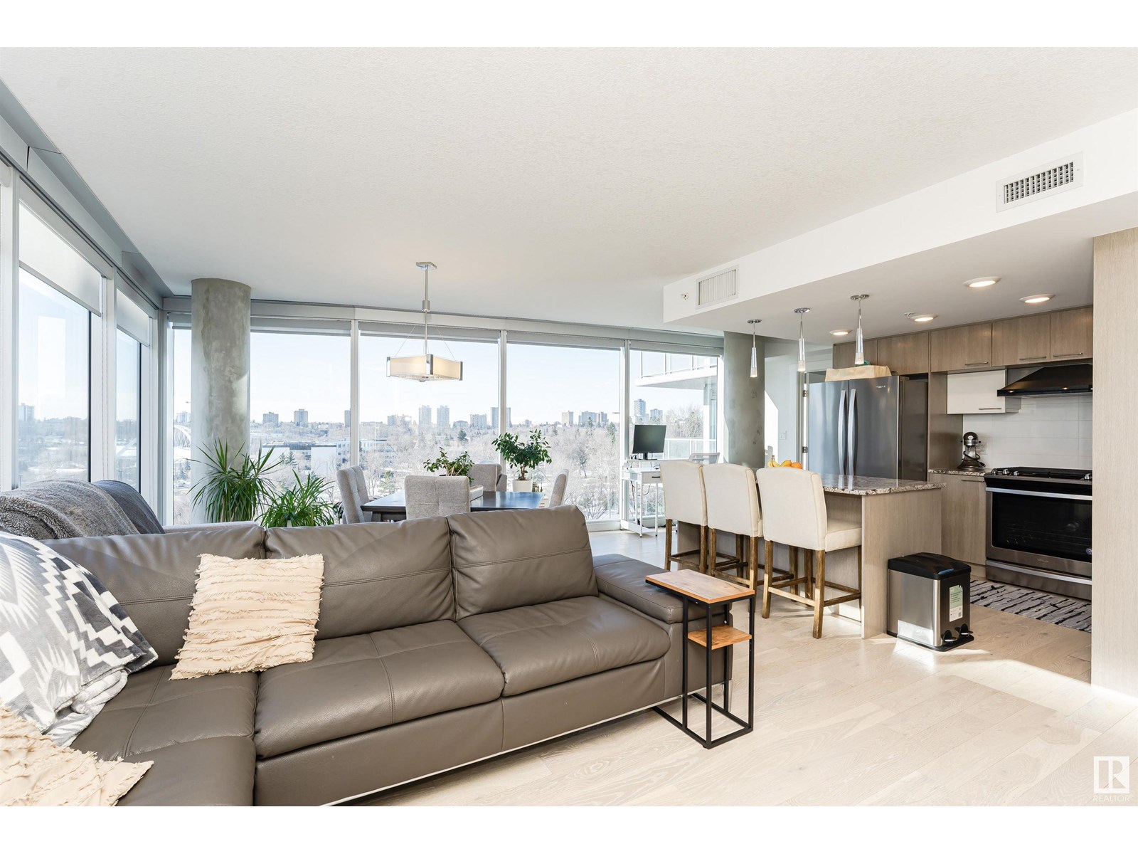 Photo 10 of 705 9720 106 St Nw, Edmonton AB