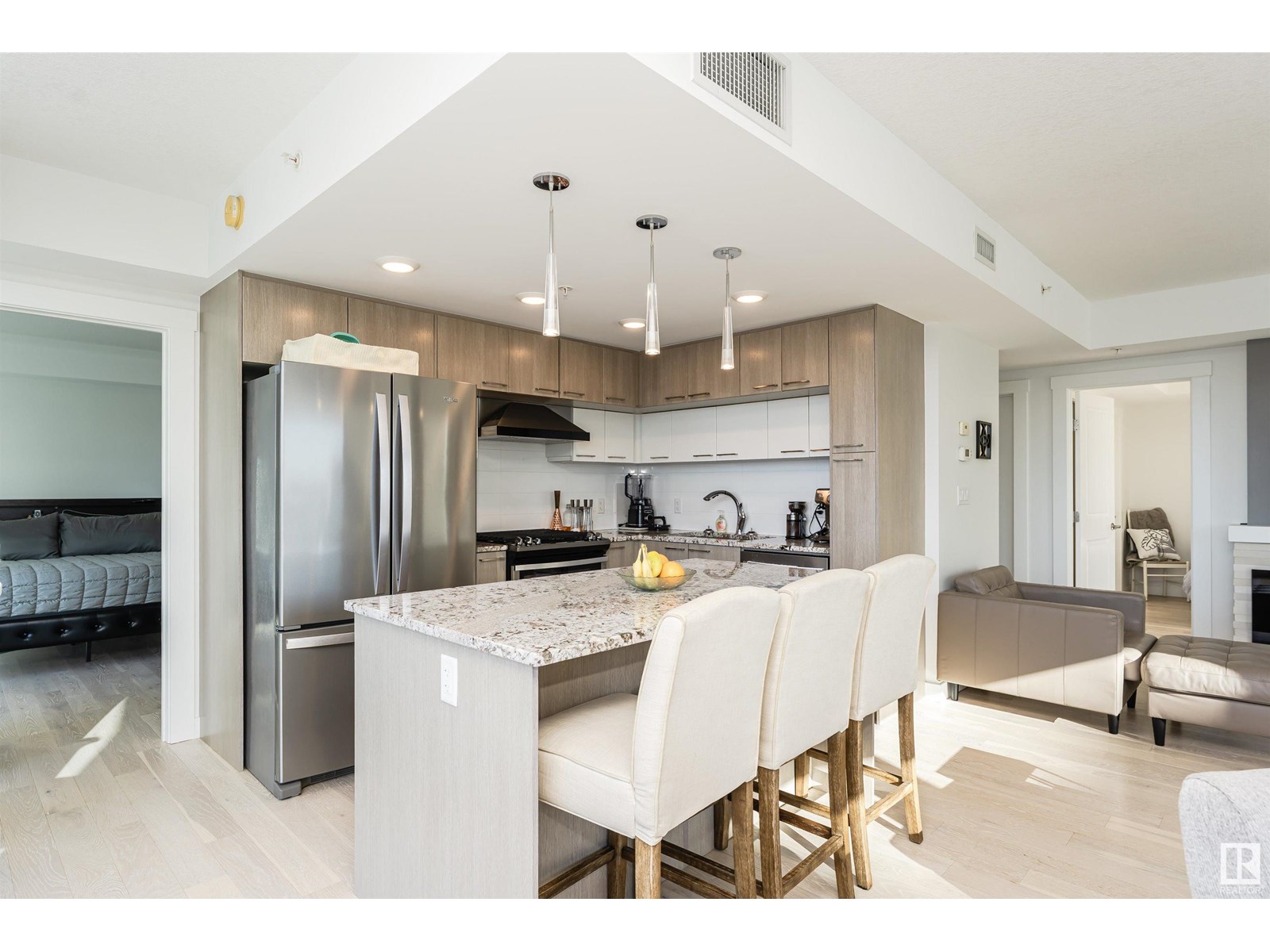 Photo 12 of 705 9720 106 St Nw, Edmonton AB