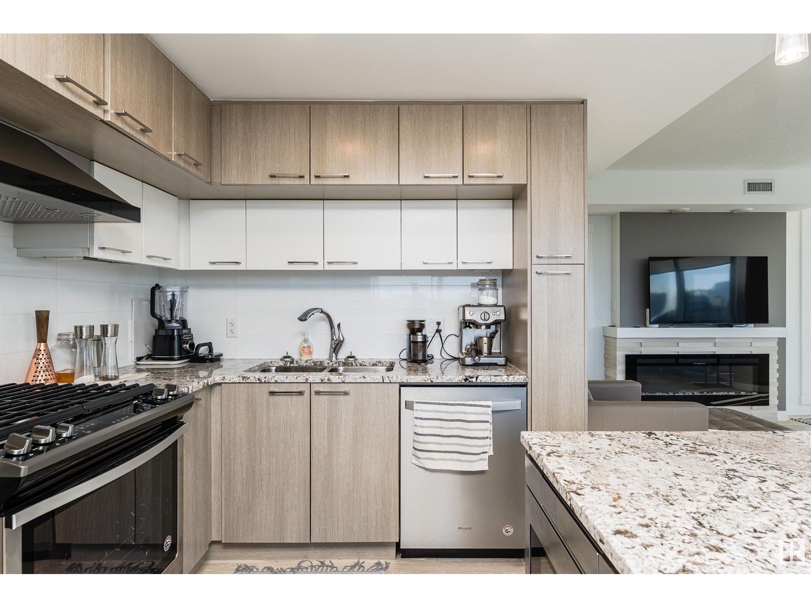 Photo 13 of 705 9720 106 St Nw, Edmonton AB
