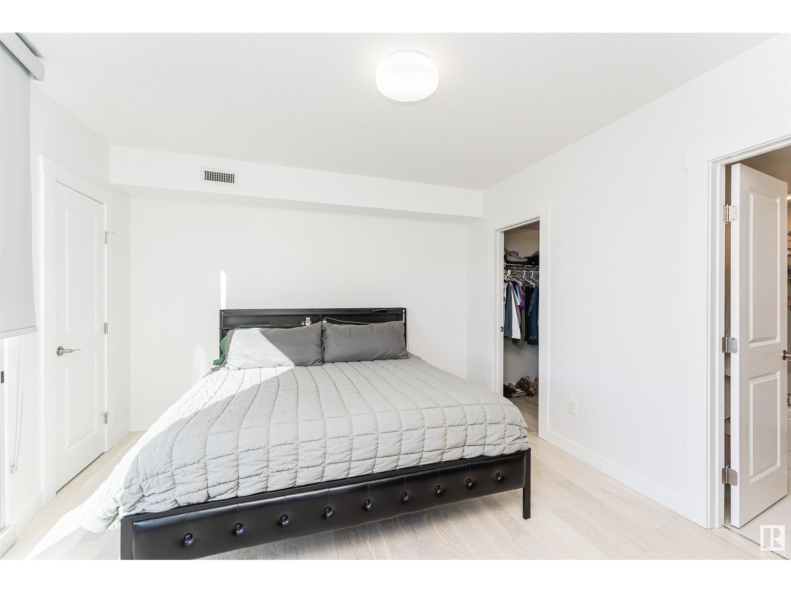 Photo 20 of 705 9720 106 St Nw, Edmonton AB