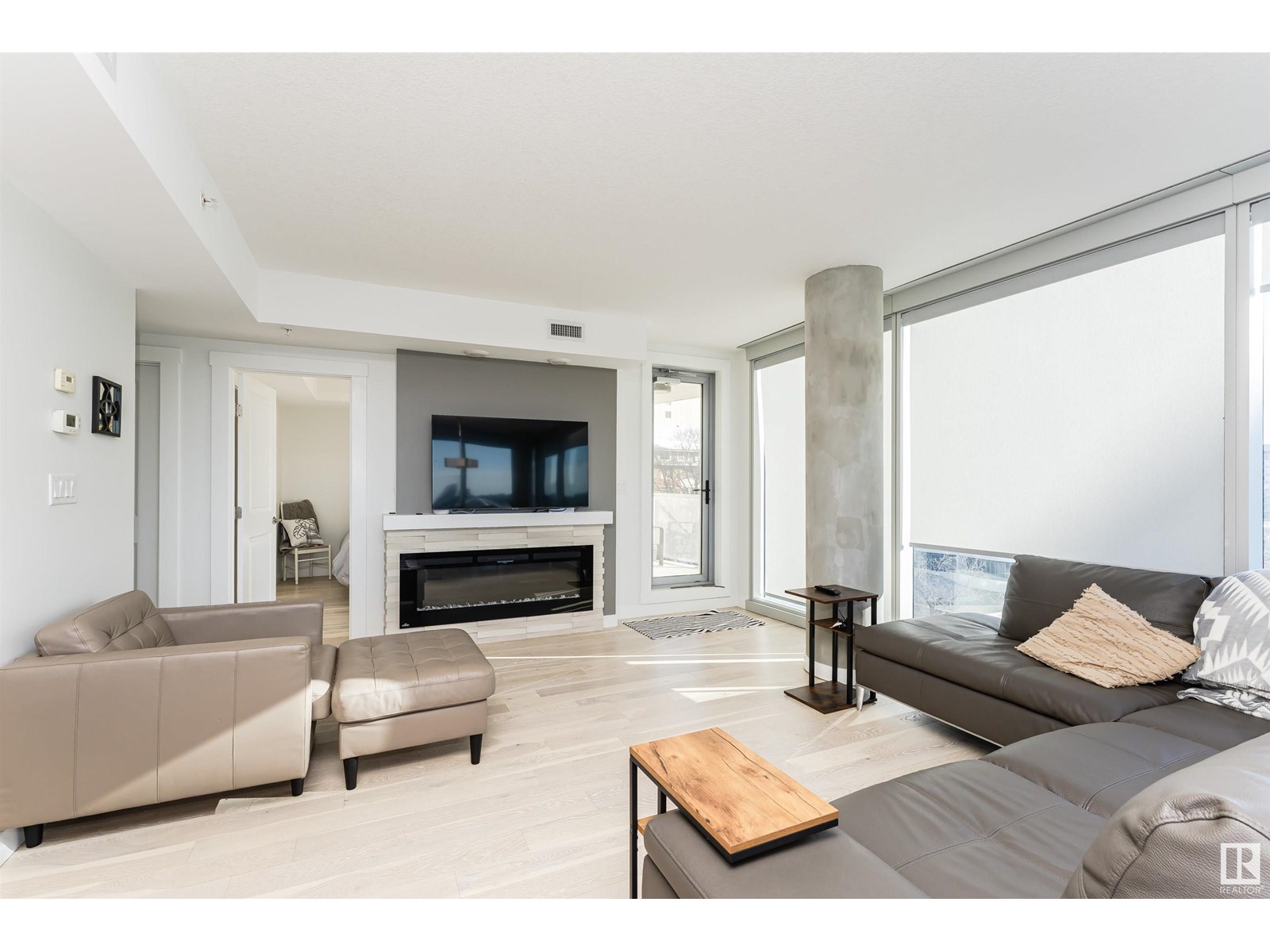 Photo 8 of 705 9720 106 St Nw, Edmonton AB