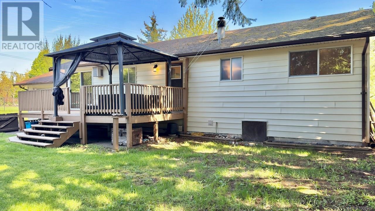 Photo 6 of 2891 Poplar Dr, Courtenay BC