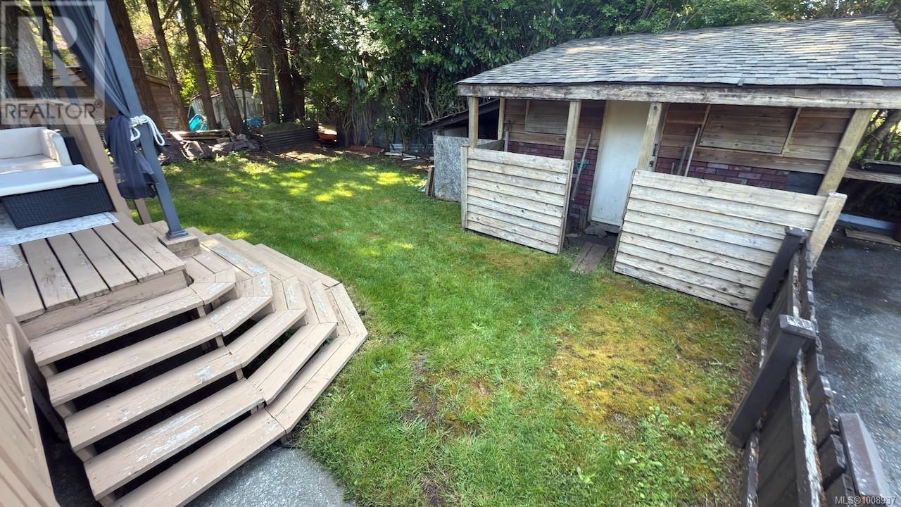 Photo 5 of 2891 Poplar Dr, Courtenay BC