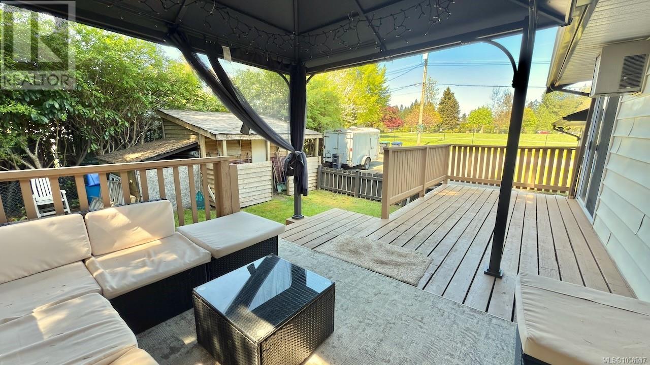 Photo 16 of 2891 Poplar Dr, Courtenay BC