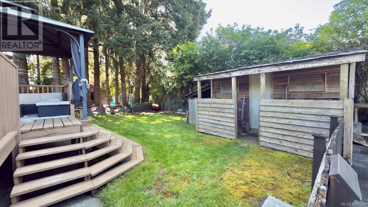 Photo 4 of 2891 Poplar Dr, Courtenay BC