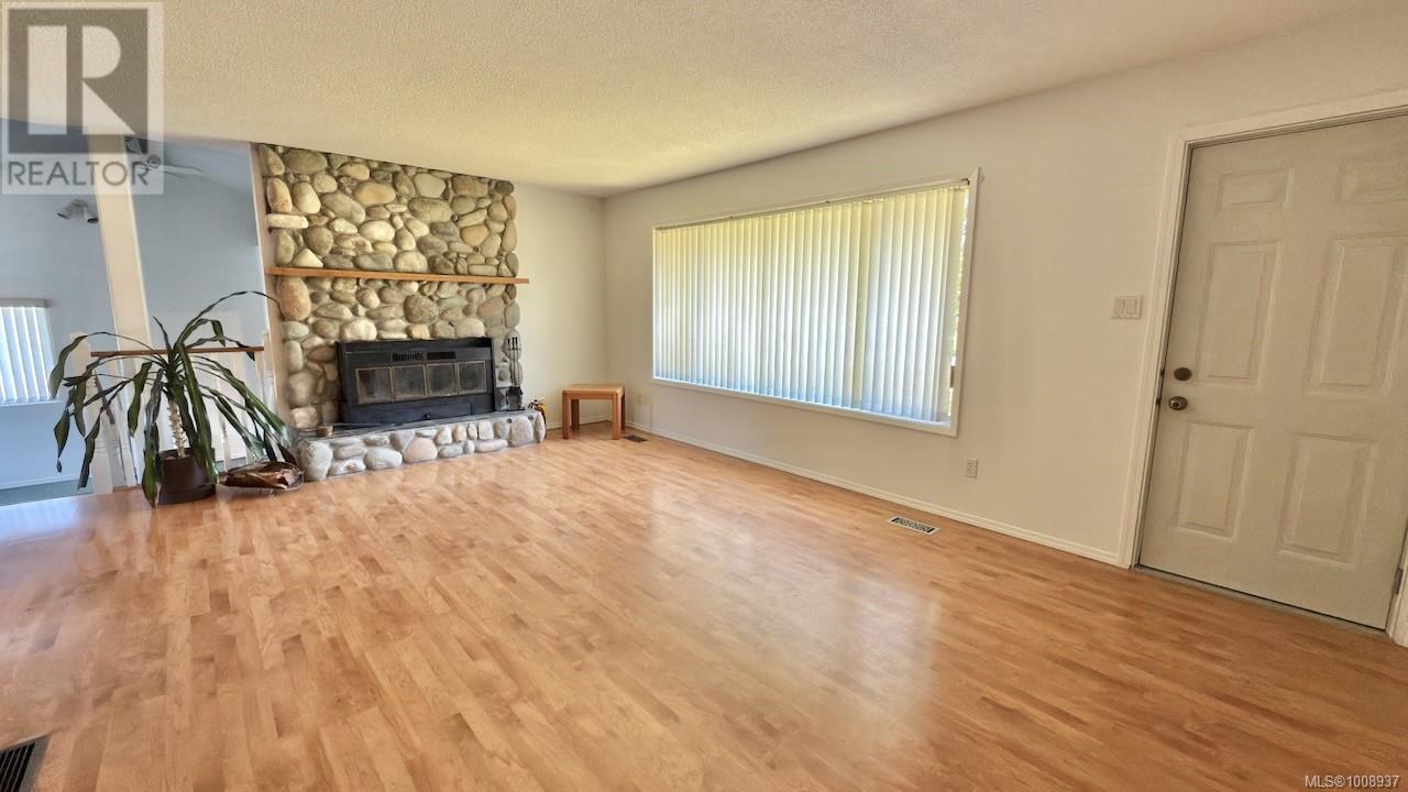 Photo 17 of 2891 Poplar Dr, Courtenay BC