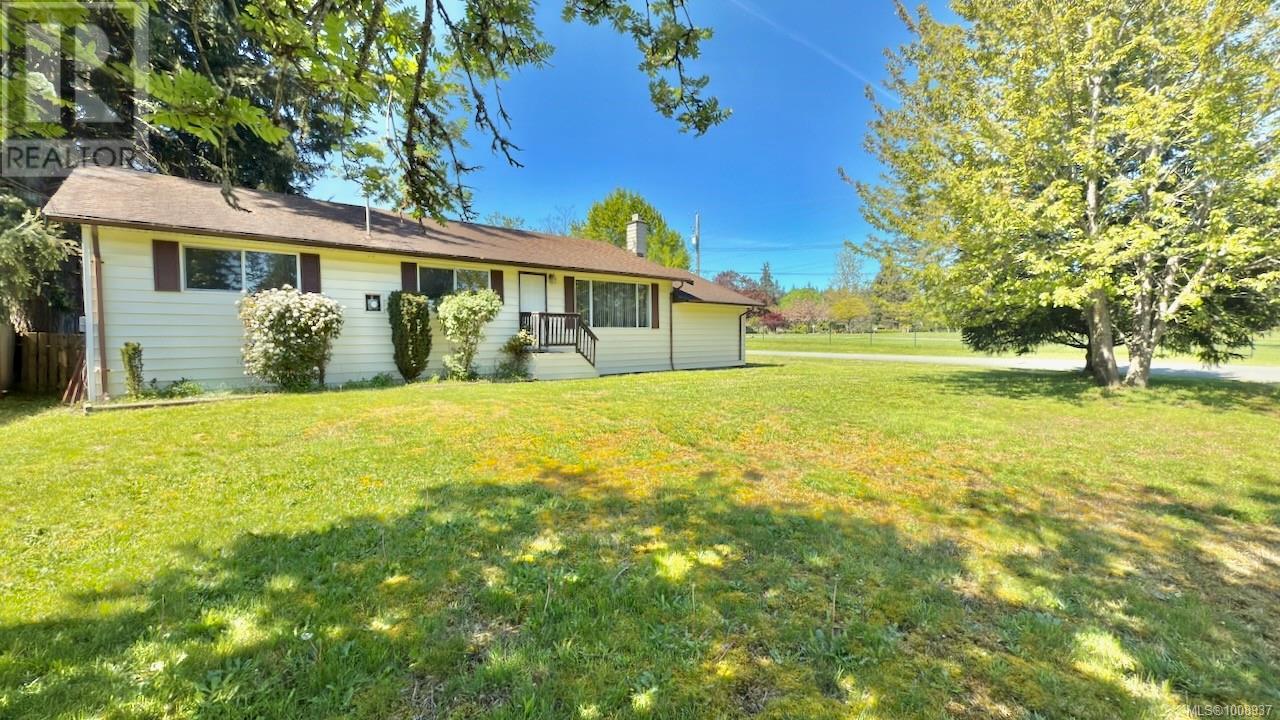 Photo 33 of 2891 Poplar Dr, Courtenay BC